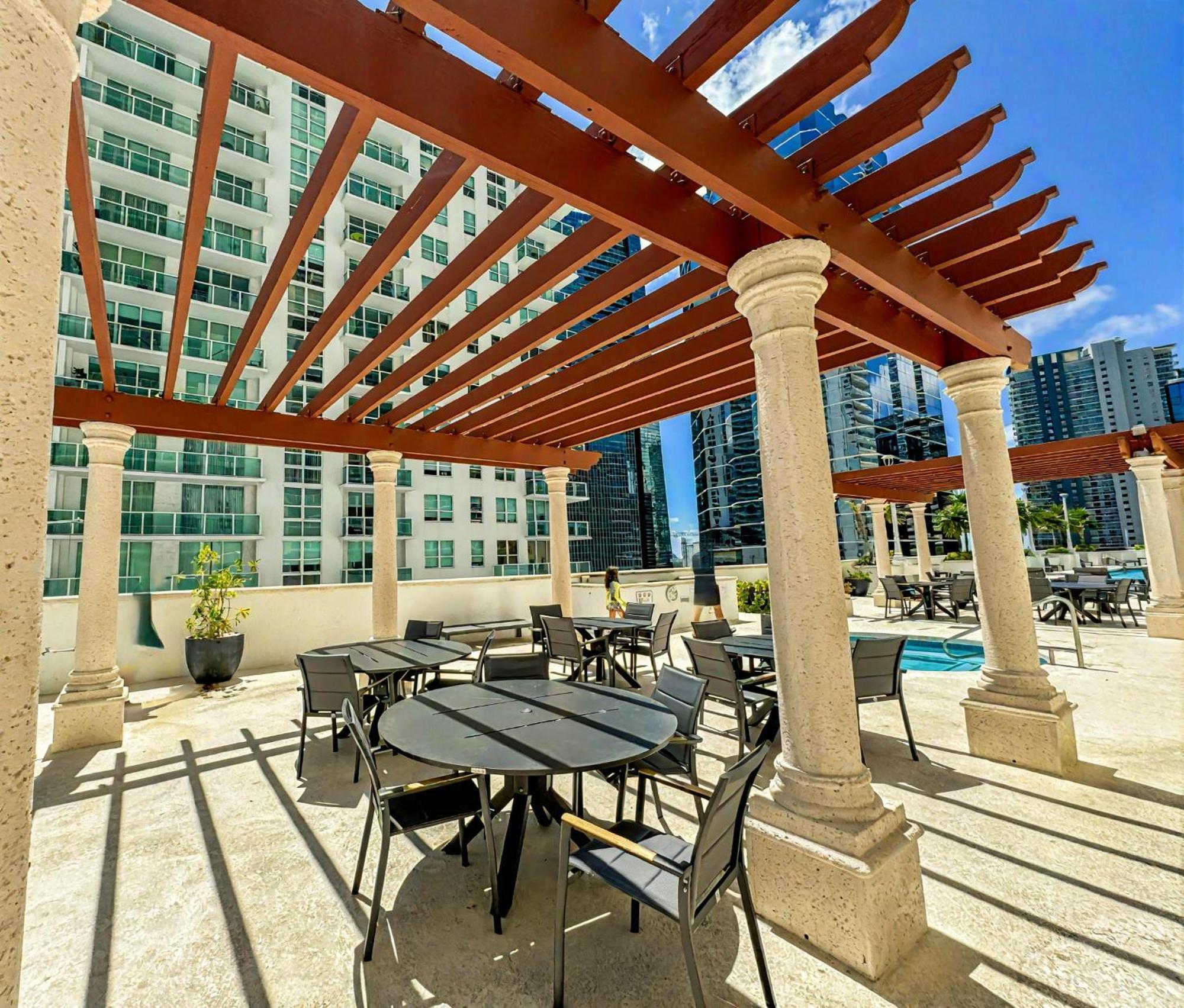 شقة Elegant Centric Vibrant Pool Jacuzzi Free Parking ميامي المظهر الخارجي الصورة