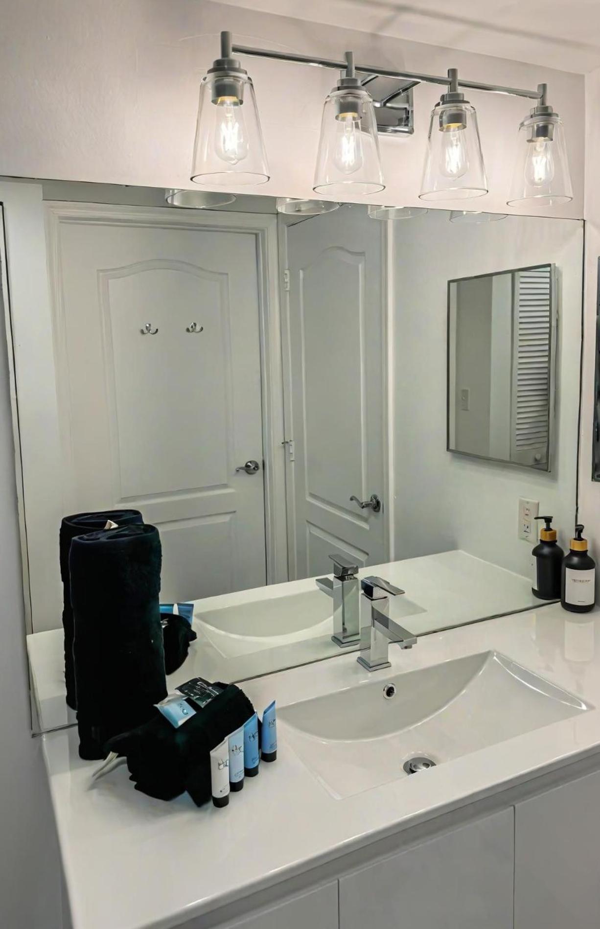 شقة Elegant Centric Vibrant Pool Jacuzzi Free Parking ميامي المظهر الخارجي الصورة